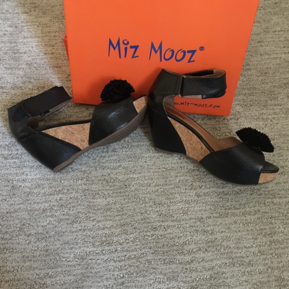 Dress or casual Shoes - Picture 2 of 2